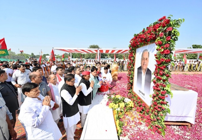 Akhilesh, senior SP leaders pay tribute to Mulayam Singh Yadav on third death anniversary